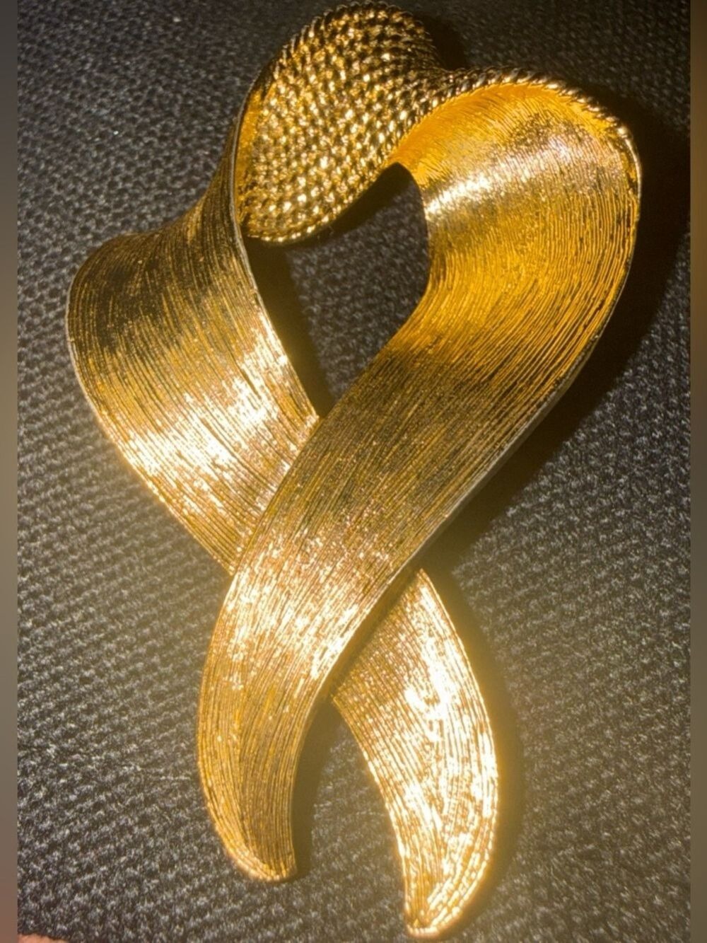 Monet Vintage Brushed Textured Ribbon Gold Tone Large Brooch Stamped 2 1/4”